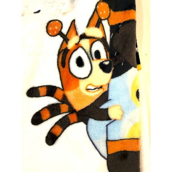 Bluey Halloween Plush Throw Blanket 50"x70" Mummy Pirate Print Kids TV Show NWT - Picture 4 of 5